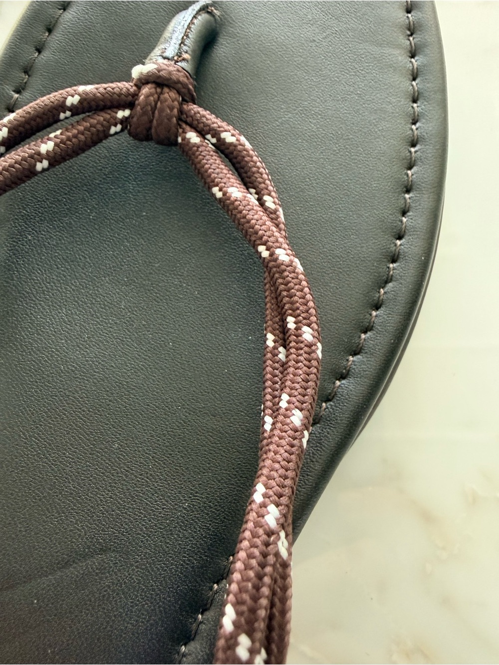 Madewell The Aliyah Thong Sandal in Paracord
Dark Carob $98 New Size 8 - Picture 7 of 7